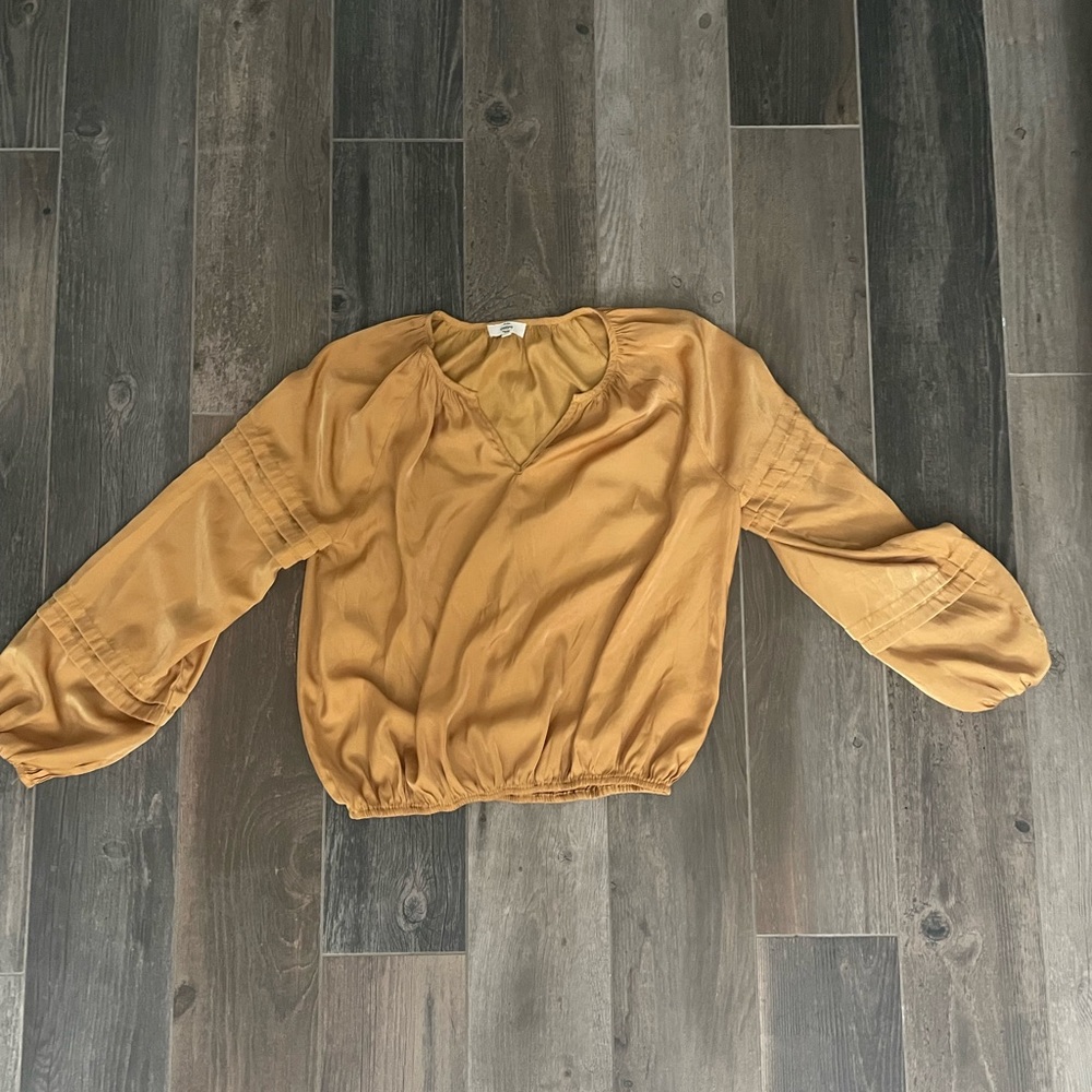 Entro Mustard Blouse. Size Small.